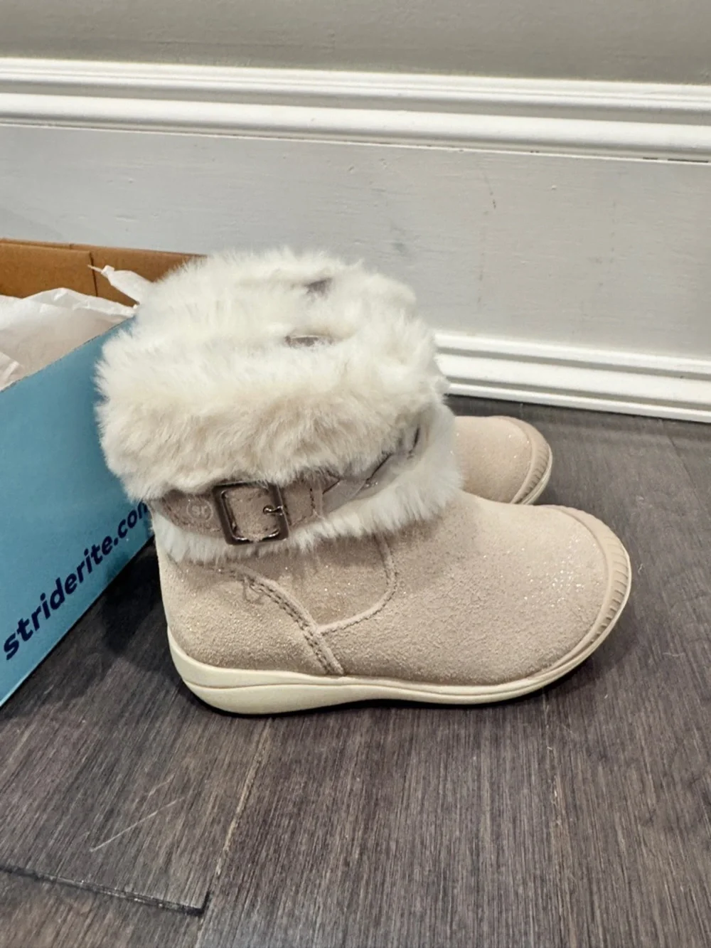NWT Stride Rite 7W Toddler Girls' Cream Hushed Violet Faux Fur Cuff Boots